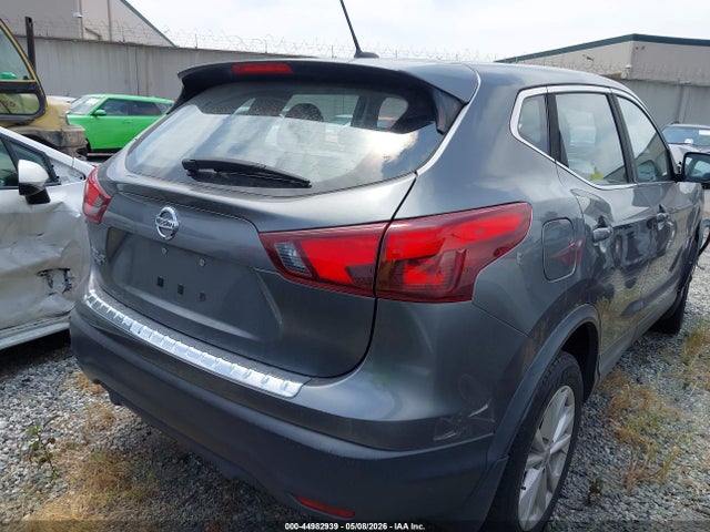JN1BJ1CPXJW105831 Nissan Rogue Sport S