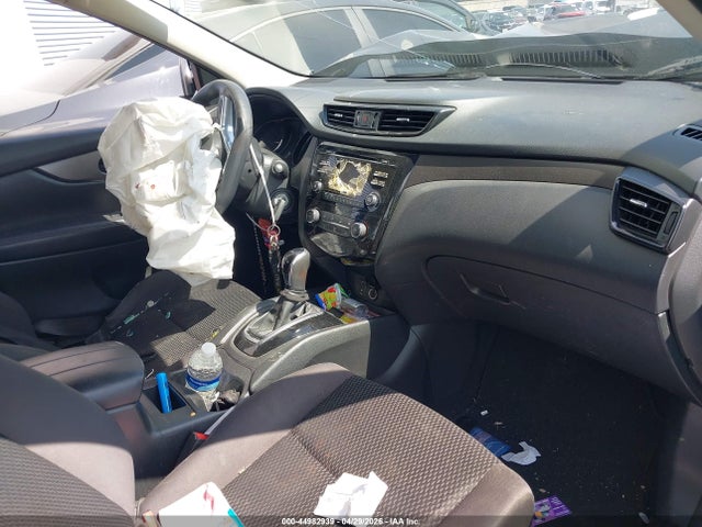 JN1BJ1CPXJW105831 Nissan Rogue Sport S