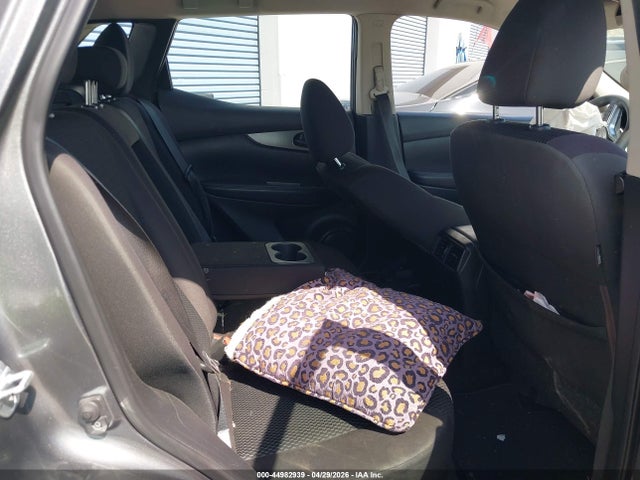JN1BJ1CPXJW105831 Nissan Rogue Sport S