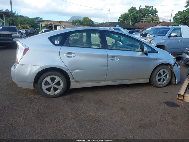 JTDKN3DU2E1781825 Toyota Prius Two