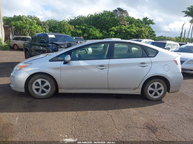 JTDKN3DU2E1781825 Toyota Prius Two