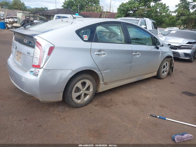 JTDKN3DU2E1781825 Toyota Prius Two