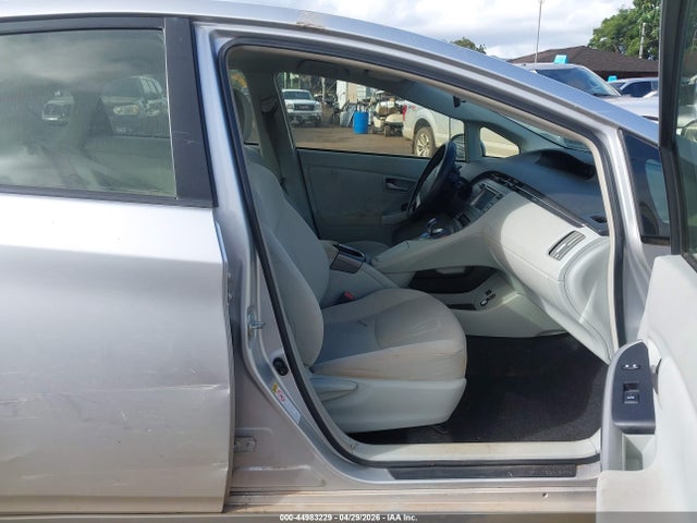 JTDKN3DU2E1781825 Toyota Prius Two