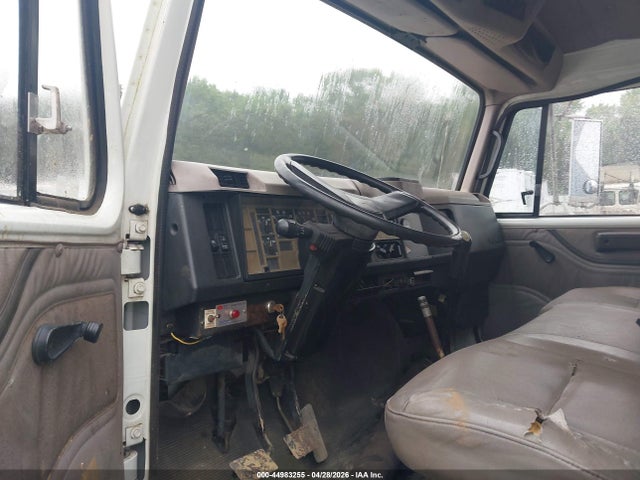 44983255 :رقم المزاد ، 1HTSCABP9XH697117 vin ، 1999 International 4000 4700 مزاد بيع