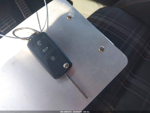 44983378 :رقم المزاد ، WVWFD7AJ4AW268921 vin ، 2010 Volkswagen Gti 2-door مزاد بيع