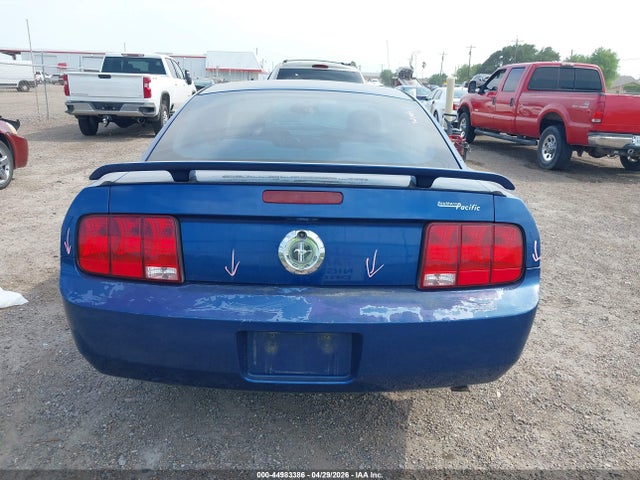 2008 Ford Mustang V6 Premium მანქანა იყიდება აუქციონზე, vin: 1ZVHT80N285204251, აუქციონის ნომერი: 44983386