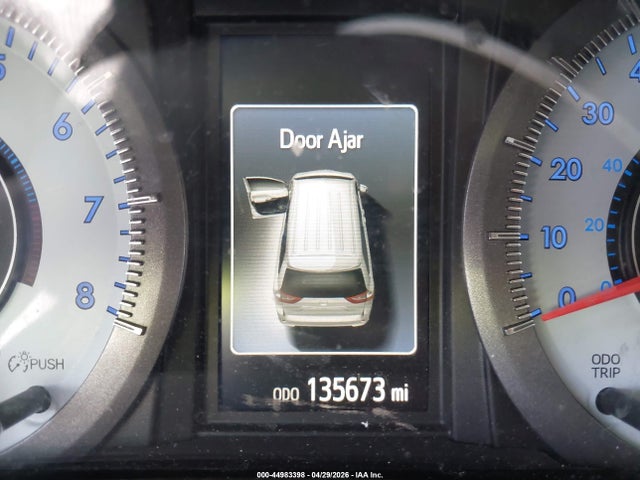 5TDXZ3DC2HS839926 Toyota Sienna Se 8 Passenger