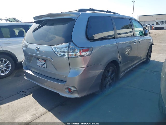 5TDXZ3DC2HS839926 Toyota Sienna Se 8 Passenger