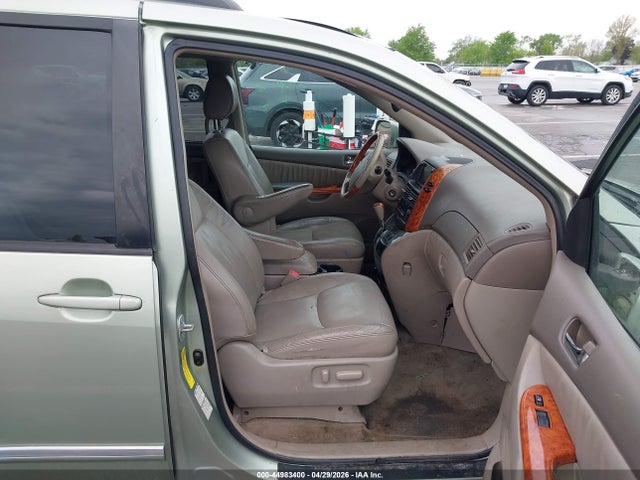 Продажа на аукционе авто 2006 Toyota Sienna Xle Limited, vin: 5TDBA22C26S063647, номер лота: 44983400