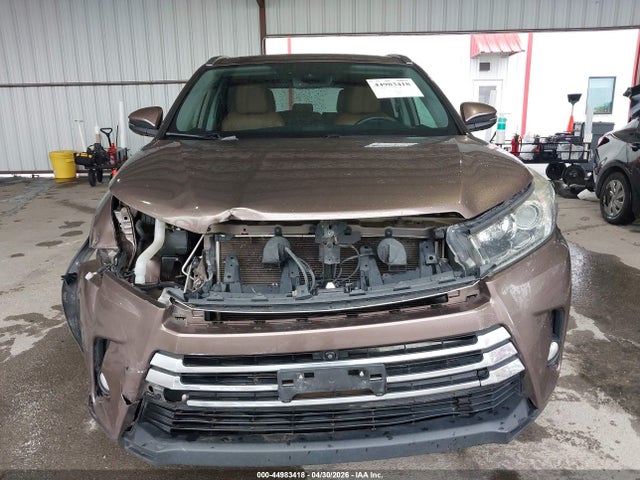 Toyota Highlander Limited Platinum 2018 5TDDZRFH7JS885644 Image 13