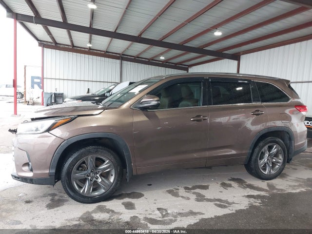 Toyota Highlander Limited Platinum 2018 5TDDZRFH7JS885644 Image 15