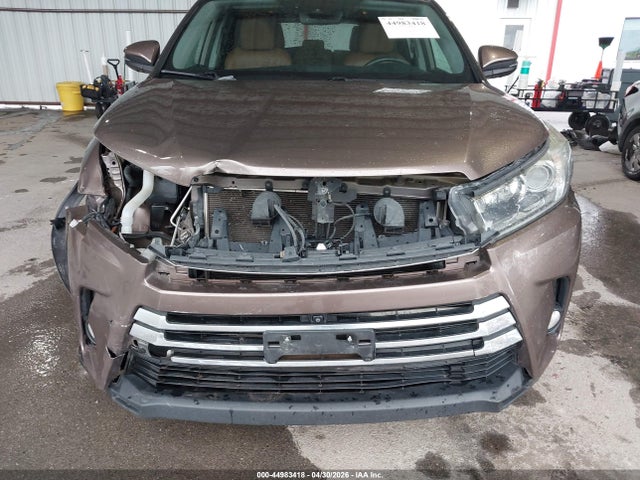 Toyota Highlander Limited Platinum 2018 5TDDZRFH7JS885644 Image 6