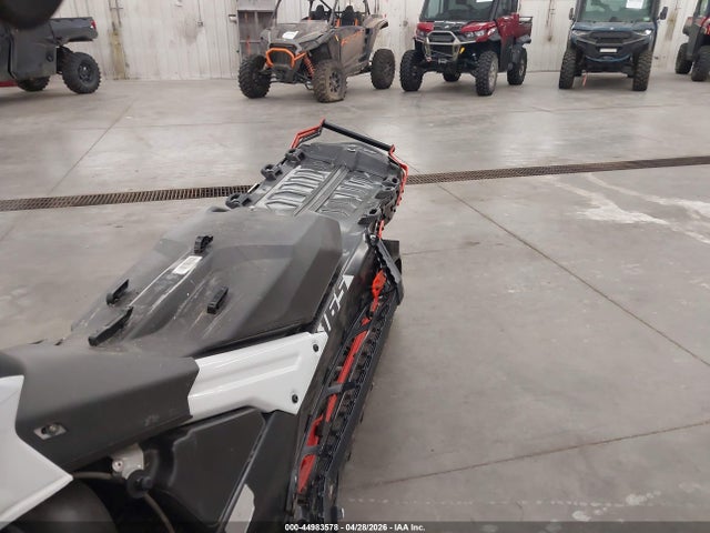 44983578 :رقم المزاد ، 2BPSTJMB5MV000418 vin ، 2021 Ski-doo Summit 800 مزاد بيع