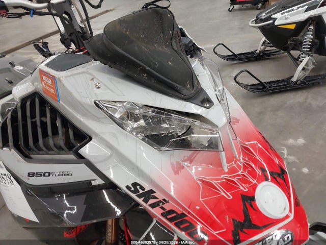 44983578 :رقم المزاد ، 2BPSTJMB5MV000418 vin ، 2021 Ski-doo Summit 800 مزاد بيع