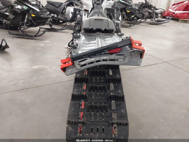 44983578 :رقم المزاد ، 2BPSTJMB5MV000418 vin ، 2021 Ski-doo Summit 800 مزاد بيع