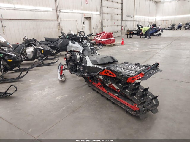 44983578 :رقم المزاد ، 2BPSTJMB5MV000418 vin ، 2021 Ski-doo Summit 800 مزاد بيع