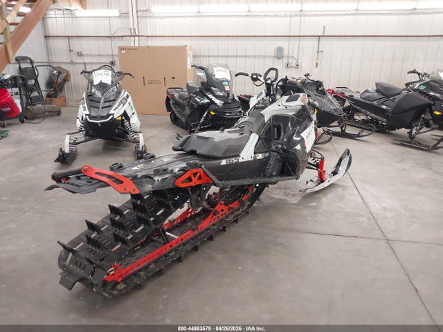 44983578 :رقم المزاد ، 2BPSTJMB5MV000418 vin ، 2021 Ski-doo Summit 800 مزاد بيع