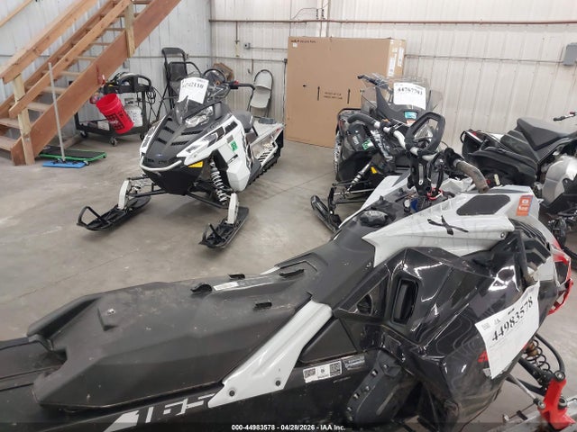 44983578 :رقم المزاد ، 2BPSTJMB5MV000418 vin ، 2021 Ski-doo Summit 800 مزاد بيع