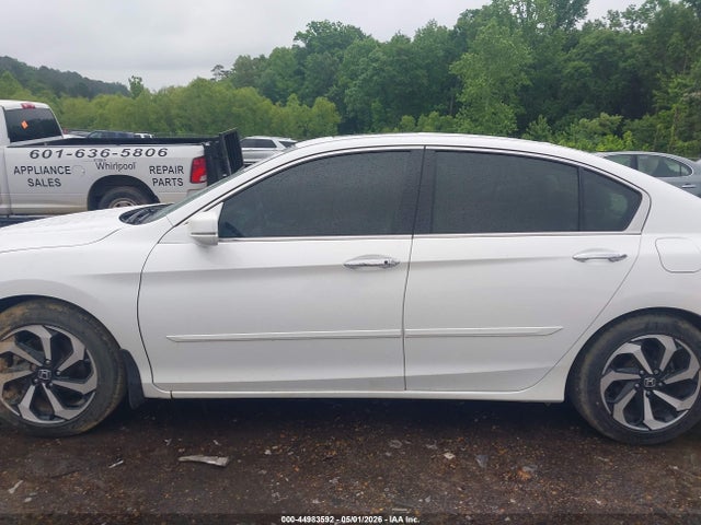 44983592 :رقم المزاد ، 1HGCR3F87HA006015 vin ، 2017 Honda Accord Ex-l V6 مزاد بيع
