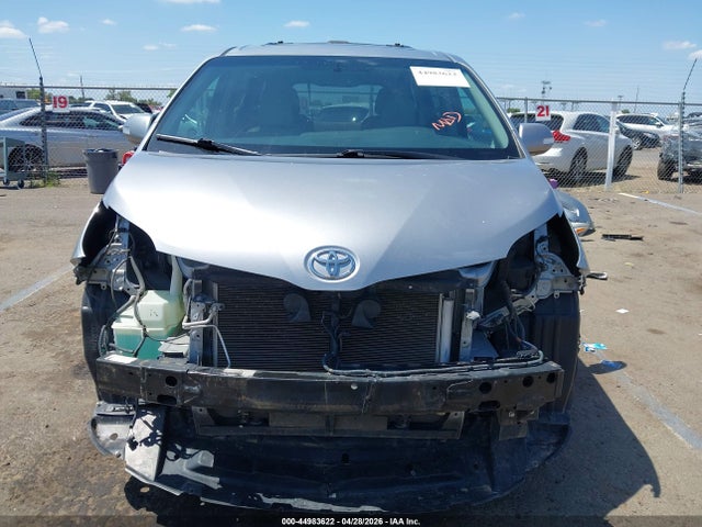 5TDDK3DC0GS135715 Toyota Sienna Limited 7 Passenger