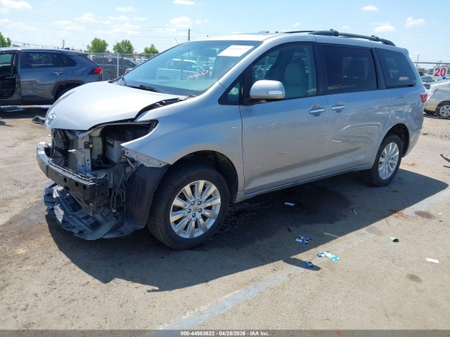 5TDDK3DC0GS135715 Toyota Sienna Limited 7 Passenger