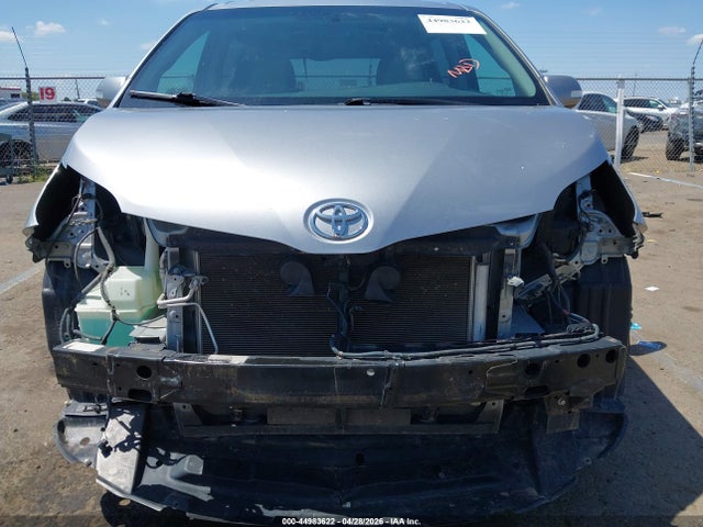 5TDDK3DC0GS135715 Toyota Sienna Limited 7 Passenger