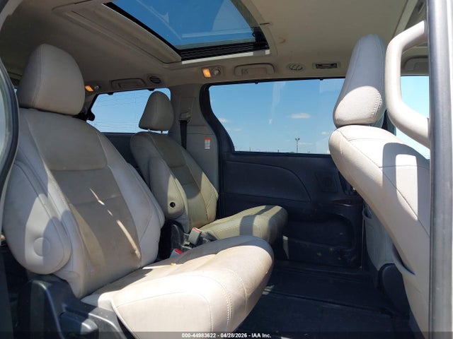 5TDDK3DC0GS135715 Toyota Sienna Limited 7 Passenger