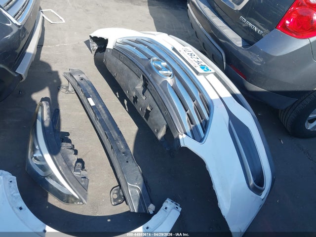 Продажа на аукционе авто 2018 Hyundai Santa Fe Sport 2.4l, vin: 5NMZT3LB8JH083739, номер лота: 44983674