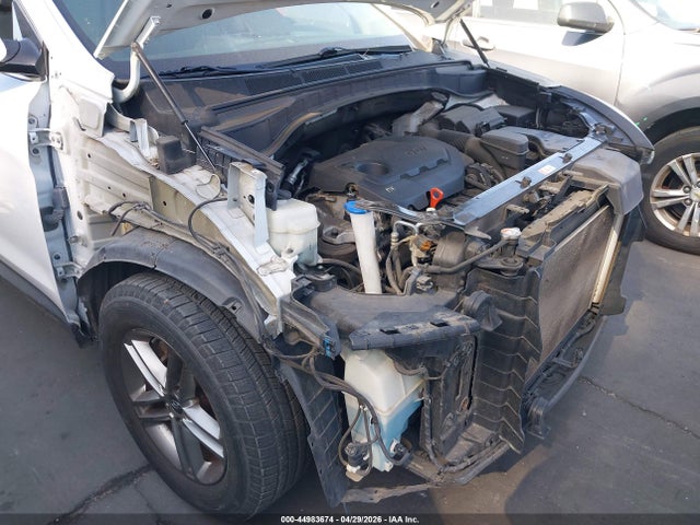 Продажа на аукционе авто 2018 Hyundai Santa Fe Sport 2.4l, vin: 5NMZT3LB8JH083739, номер лота: 44983674