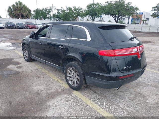 44983939 :رقم المزاد ، 2LMHJ5NK3HBL01394 vin ، 2017 Lincoln Mkt Livery مزاد بيع