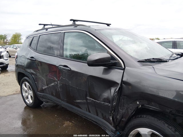44984060 :رقم المزاد ، 3C4NJDBB2KT734668 vin ، 2019 Jeep Compass Latitude 4x4 مزاد بيع