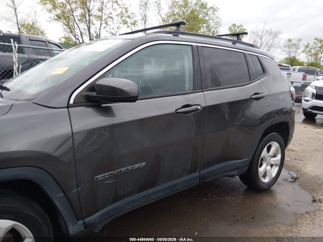 44984060 :رقم المزاد ، 3C4NJDBB2KT734668 vin ، 2019 Jeep Compass Latitude 4x4 مزاد بيع