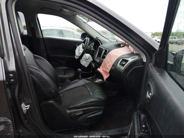 44984060 :رقم المزاد ، 3C4NJDBB2KT734668 vin ، 2019 Jeep Compass Latitude 4x4 مزاد بيع