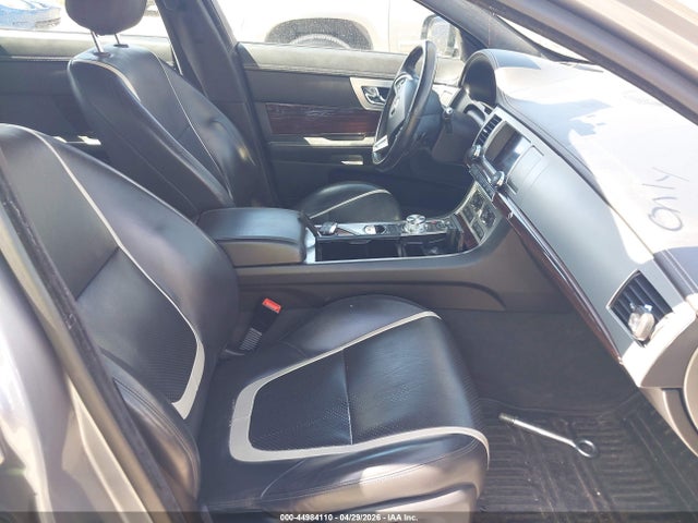 SAJWJ0FF0F8U64839 Jaguar Xf 3.0 Portfolio/3.0 Sport