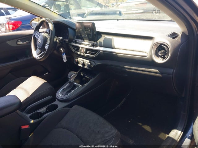 44984125 :رقم المزاد ، 3KPF24AD0ME285549 vin ، 2021 Kia Forte Lxs مزاد بيع