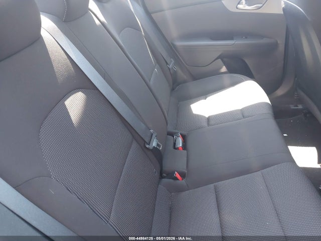 44984125 :رقم المزاد ، 3KPF24AD0ME285549 vin ، 2021 Kia Forte Lxs مزاد بيع