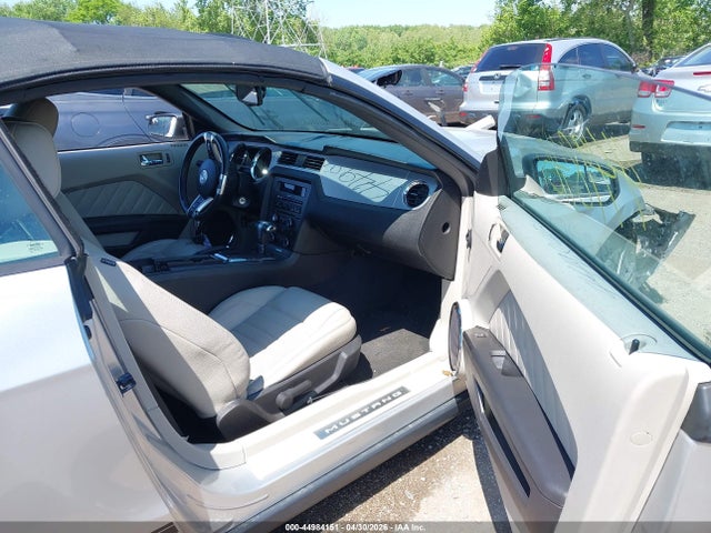 44984151 :رقم المزاد ، 1ZVBP8EMXB5117912 vin ، 2011 Ford Mustang V6 Premium مزاد بيع