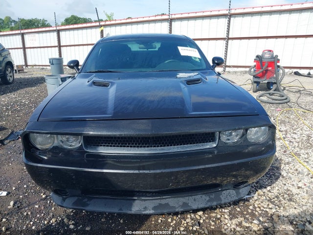 44984192 :رقم المزاد ، 2B3CJ4DG5BH603745 vin ، 2011 Dodge Challenger مزاد بيع