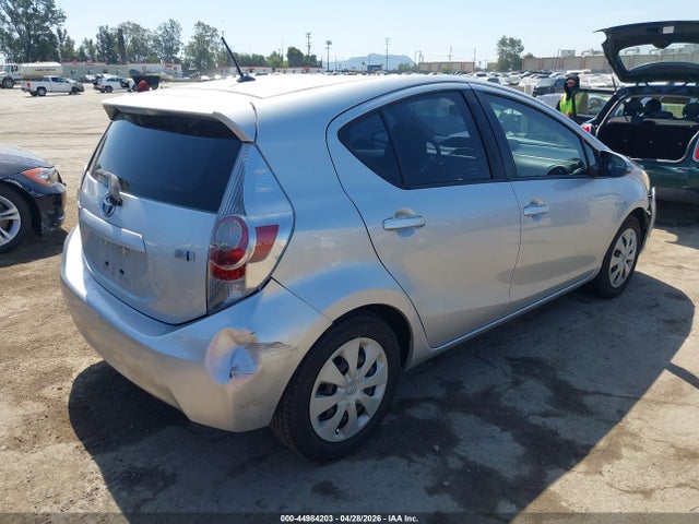 44984203 :رقم المزاد ، JTDKDTB32D1529147 vin ، 2013 Toyota Prius C Two مزاد بيع