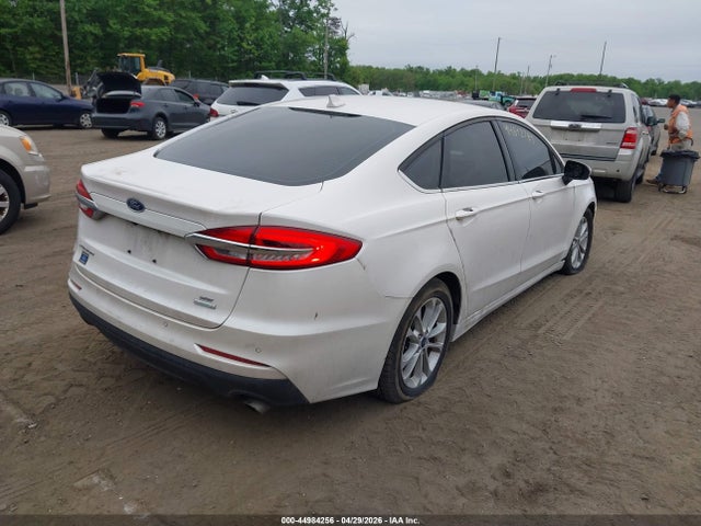 44984256 :رقم المزاد ، 3FA6P0HD4KR245325 vin ، 2019 Ford Fusion Se مزاد بيع