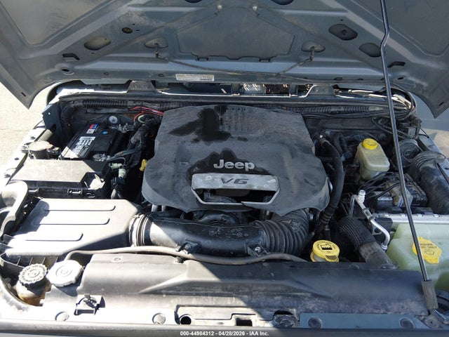 1C4HJWDG2EL271061 Jeep Wrangler Unlimited Sport