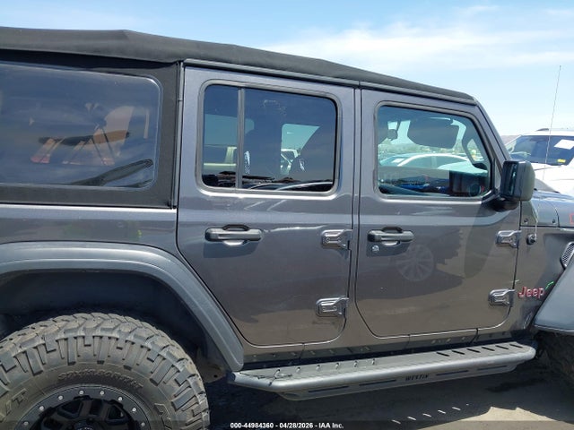 1C4HJXFG8JW212642 Jeep Wrangler Unlimited Rubicon 4x4