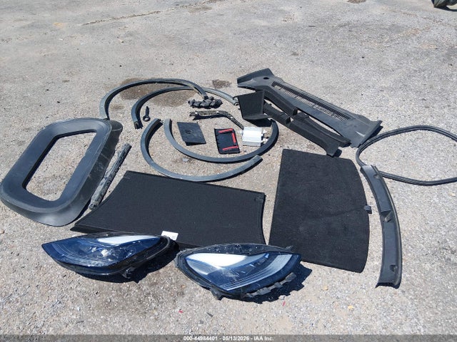 2022 Tesla Model Y Performance Dual Motor All-wheel Drive მანქანა იყიდება აუქციონზე, vin: 7SAYGDEF2NF564568, აუქციონის ნომერი: 44984401