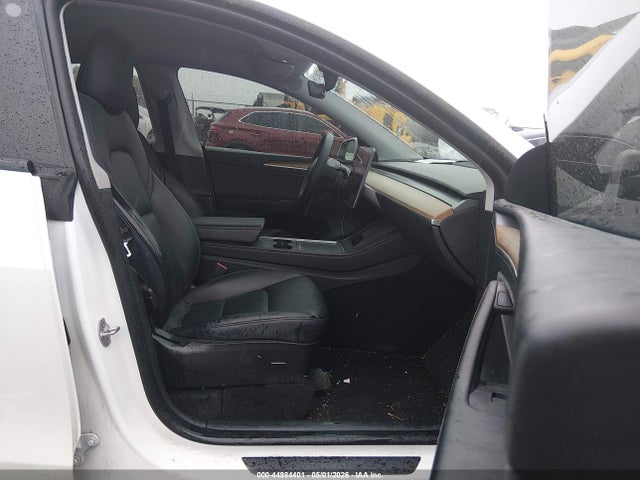 2022 Tesla Model Y Performance Dual Motor All-wheel Drive მანქანა იყიდება აუქციონზე, vin: 7SAYGDEF2NF564568, აუქციონის ნომერი: 44984401