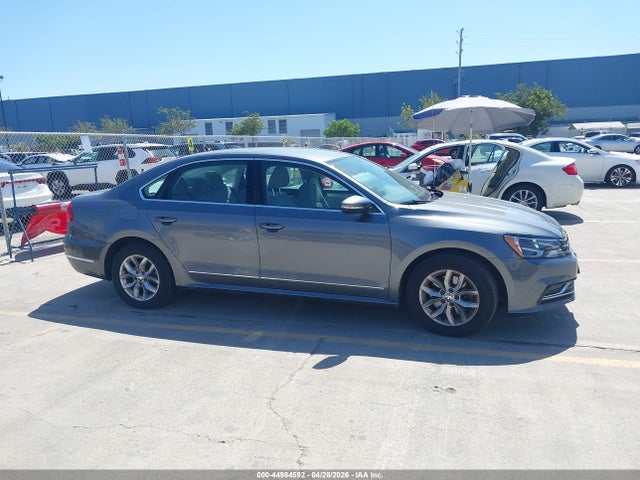 1VWAT7A32GC038090 Volkswagen Passat 1.8t S