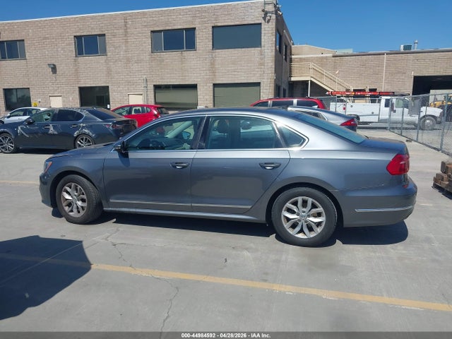 1VWAT7A32GC038090 Volkswagen Passat 1.8t S