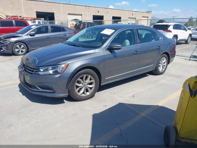 1VWAT7A32GC038090 Volkswagen Passat 1.8t S