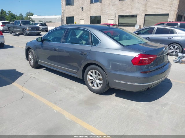 1VWAT7A32GC038090 Volkswagen Passat 1.8t S
