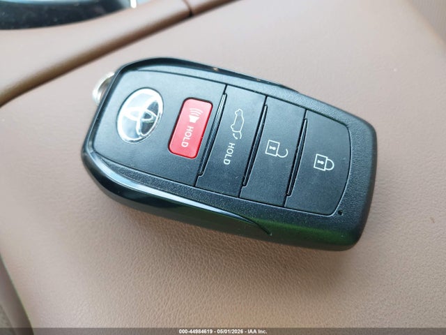 2025 Toyota Crown Signia Limited მანქანა იყიდება აუქციონზე, vin: JTDACAAJ7S3026573, აუქციონის ნომერი: 44984619