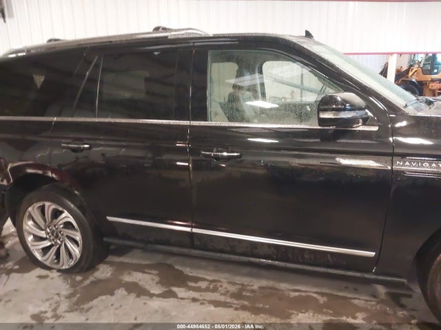 5LMJJ2NGXPEL12724 Lincoln Navigator Standard